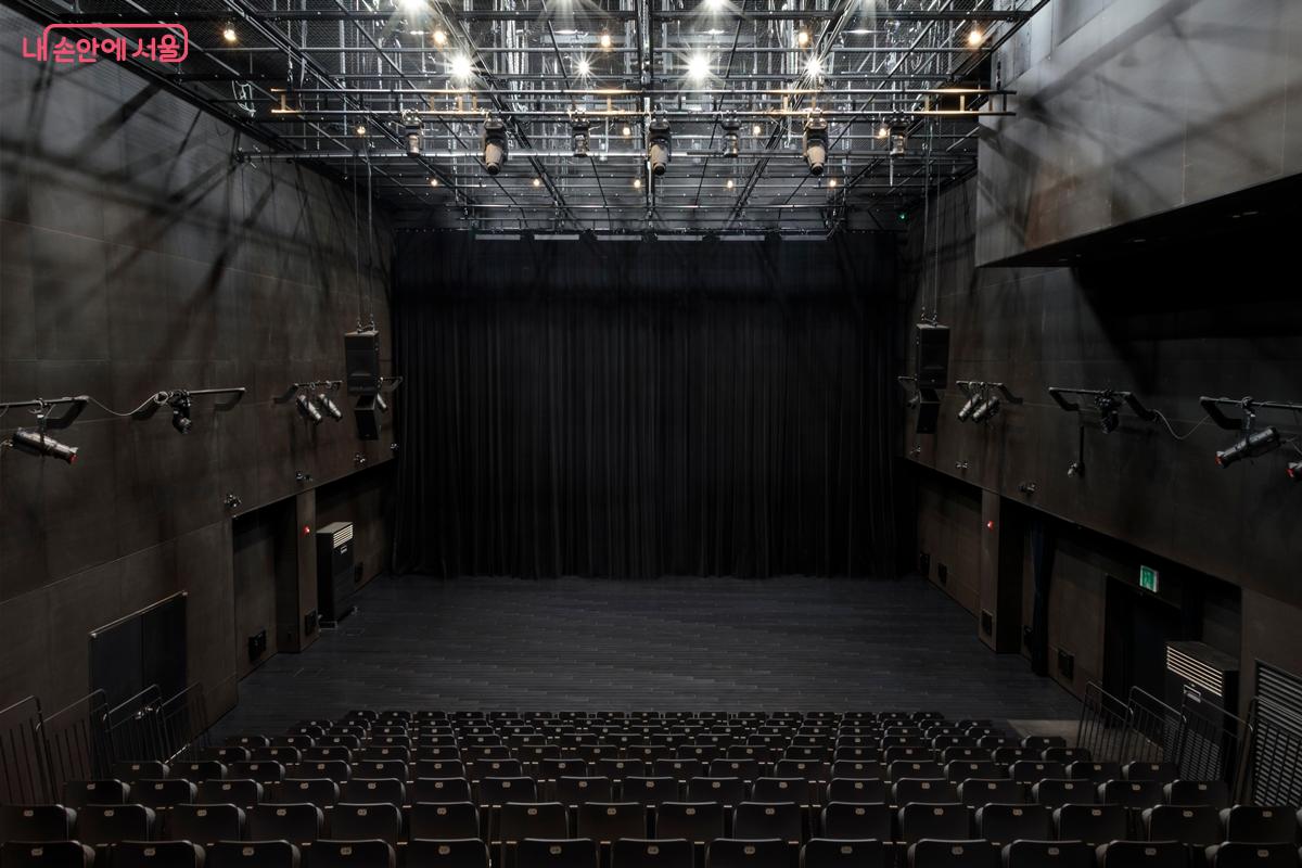 1~2층에 조성된 블랙박스형 공연장 서울무용창작센터 ©서울문화예술교육센터 은평