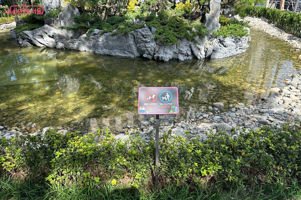 다소 삭막하게 느껴졌던 도심 공간이 정원으로 바뀌었다. ©김재형