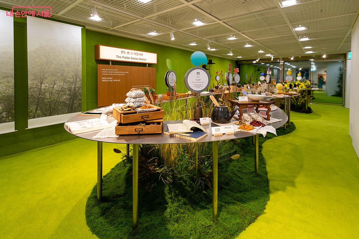 안테나숍은 여행을 꿈꾸는 이들을 위한 감각적 여정의 시작점이다. ©문청야