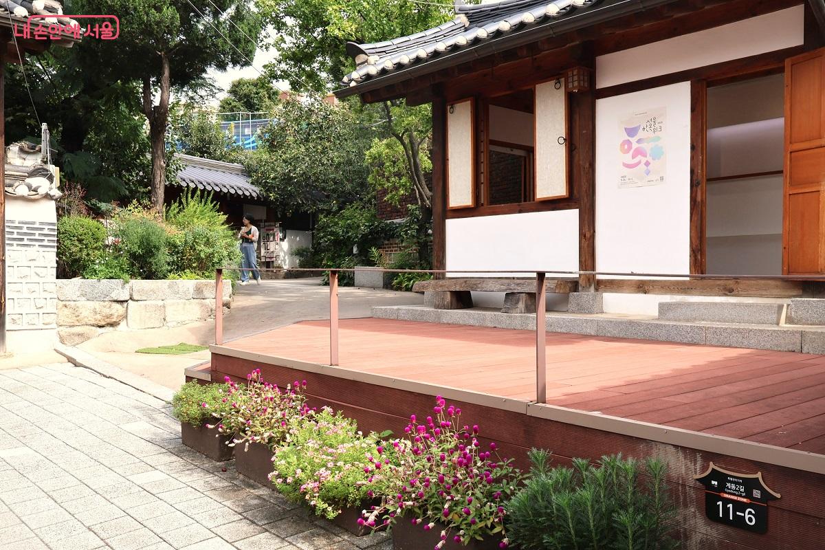 북촌마을서재에서 '미기후의 자리' 주제로 정원 전시가 열리고 있다. ©이봉덕