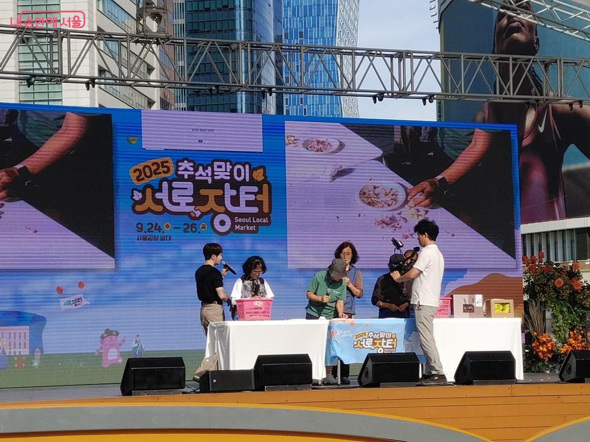 마늘까기 이벤트 무대 ©김병규 