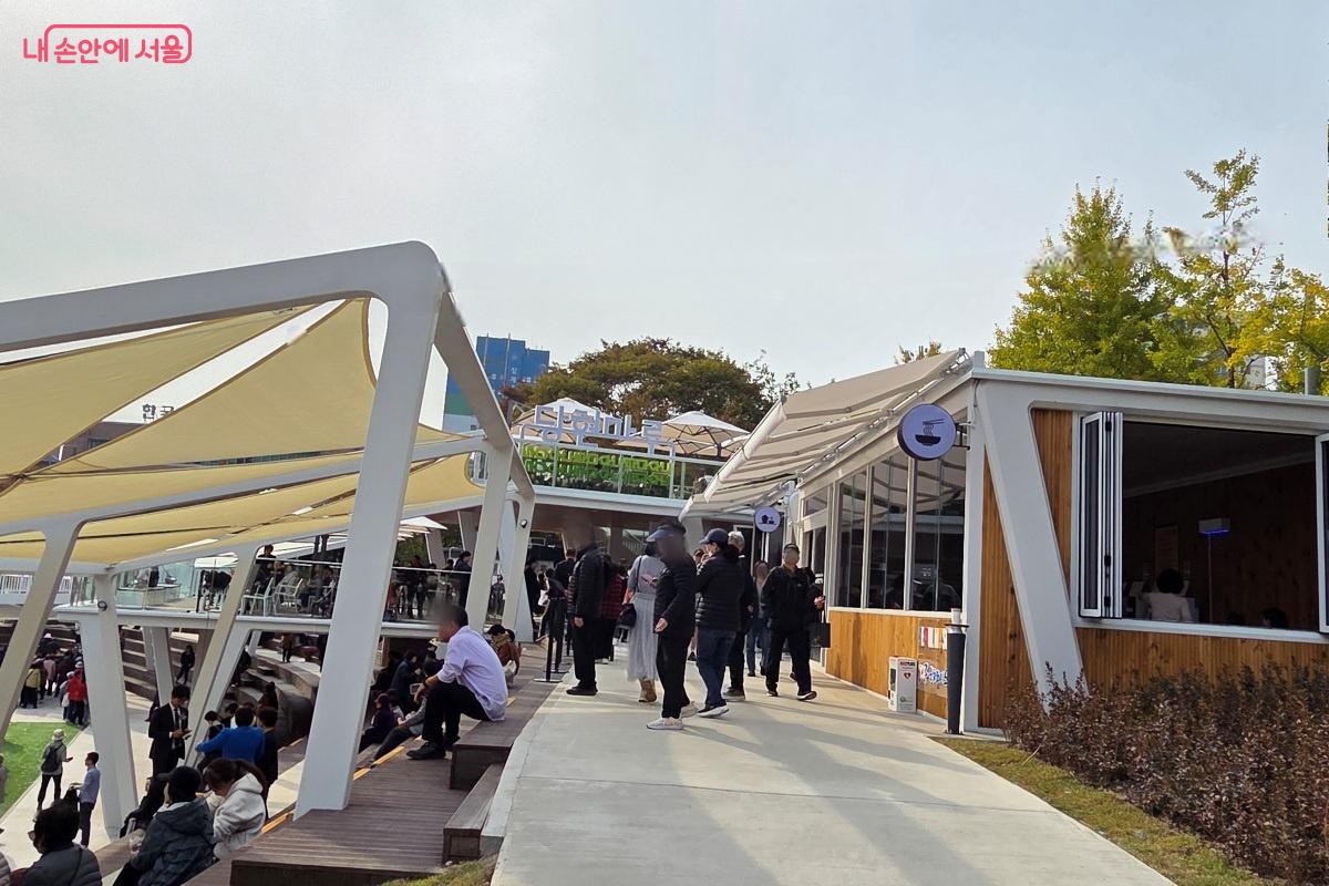 노원 당현천에 수변 감성을 자극하는 새로운 랜드마크 ‘당현마루’가 개장했다. ©김미선