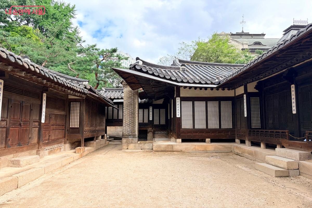 가족들의 회합이나 잔치 등 큰 행사 때 주로 이용했던 노락당 ©이종빈