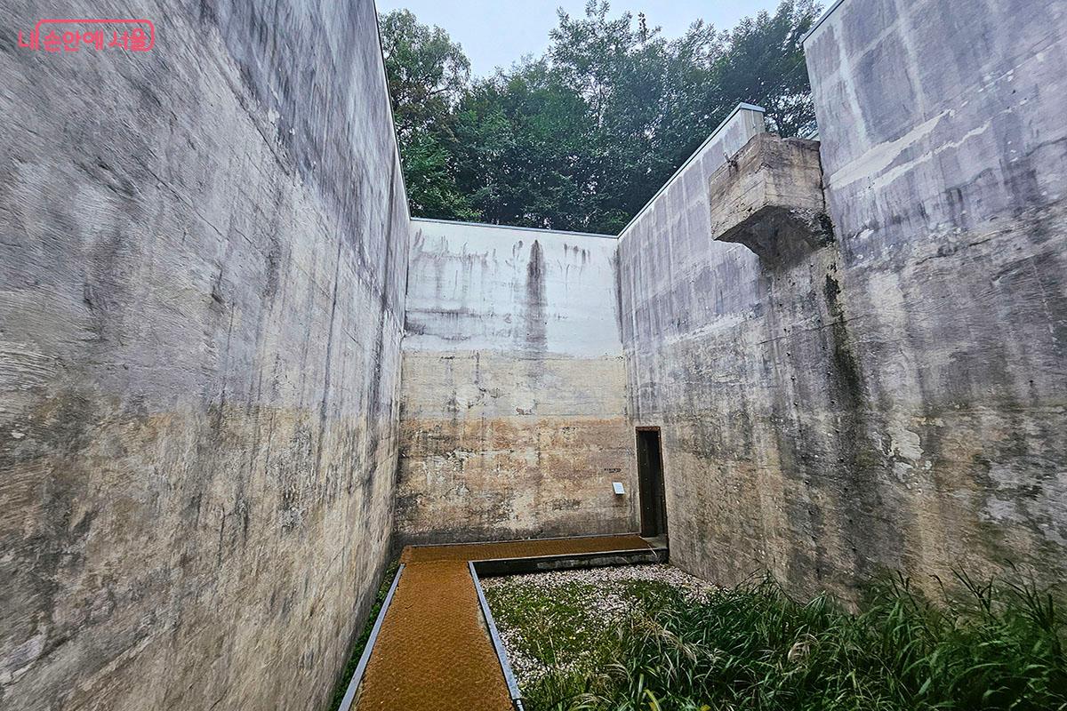 윤동주문학관의 제2전시장 ‘열린우물’ ©이정민