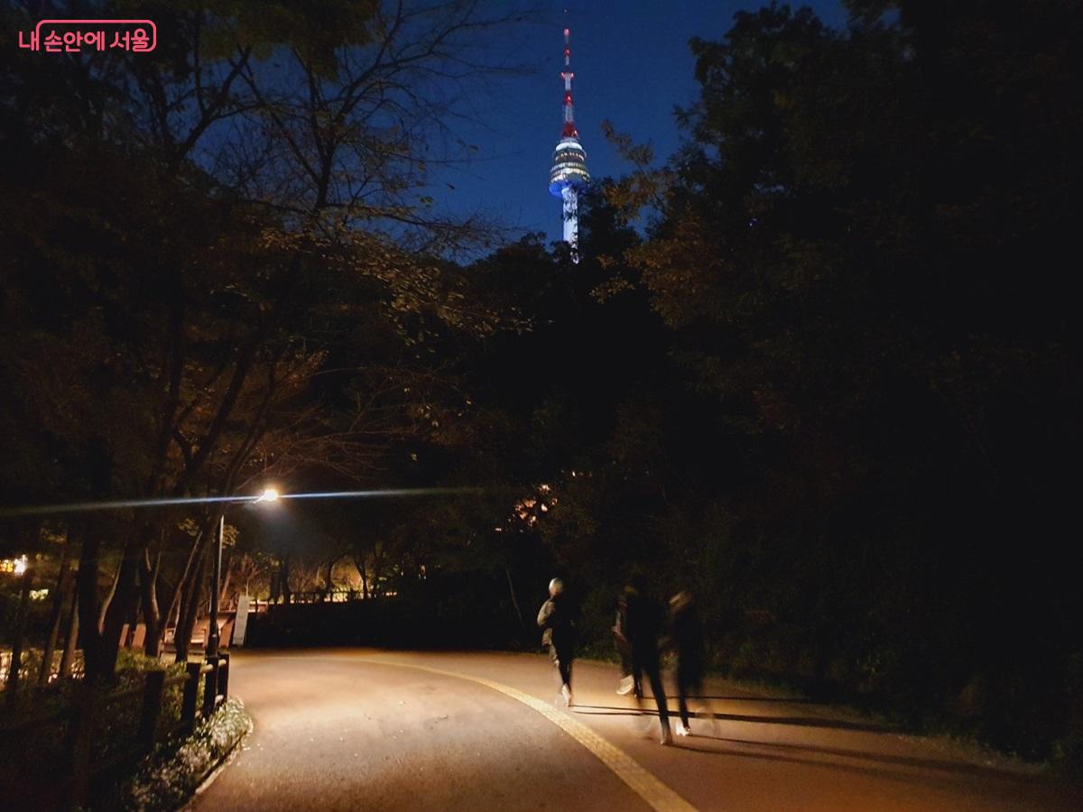 회현역 러너지원공간 러닝 프로그램은 남산북측순환로에서 약 60분간 진행된다. ©엄윤주