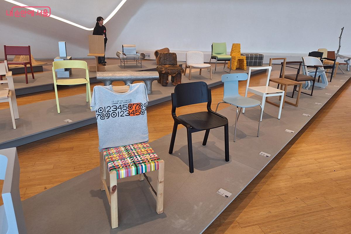 '의자'라는 가장 작은 창작물에 투영된 디자이너의 사유와 철학을 엿볼 수 있는 좋은 기회였다. ©이혜숙