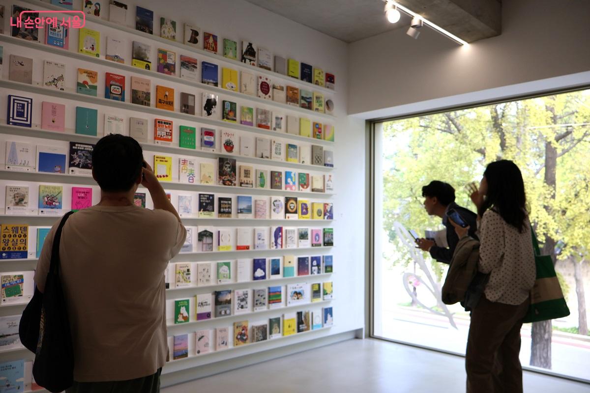 카카오 글쓰기 플랫폼 '브런치' 팝업 전시 <작가의 꿈>이 열렸다. ©이봉덕