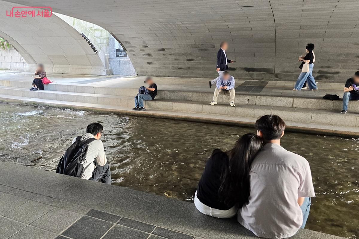 복원 후 도심에 휴식을 안겨준 청계천 ©김윤경