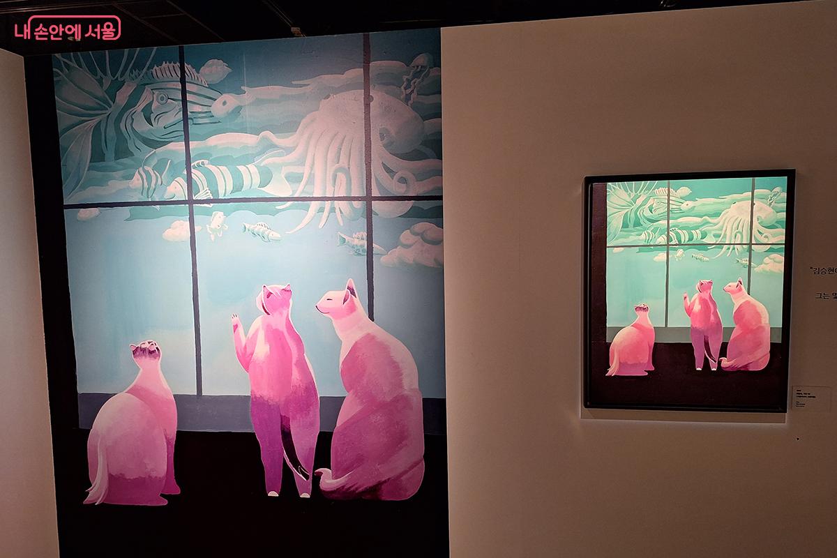 김승현 작가는 일상과 상상의 경계를 넘나드는 회화를 통해 현실과 이상 세계가 공존하는 풍경을 탐구한다.