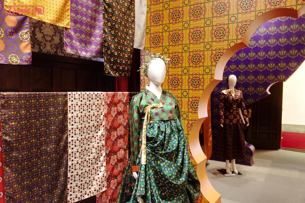 기존 공개 공간이었던 곳들이 100주년 기념 전시로 풍성하게 채워져 있다. ©임중빈