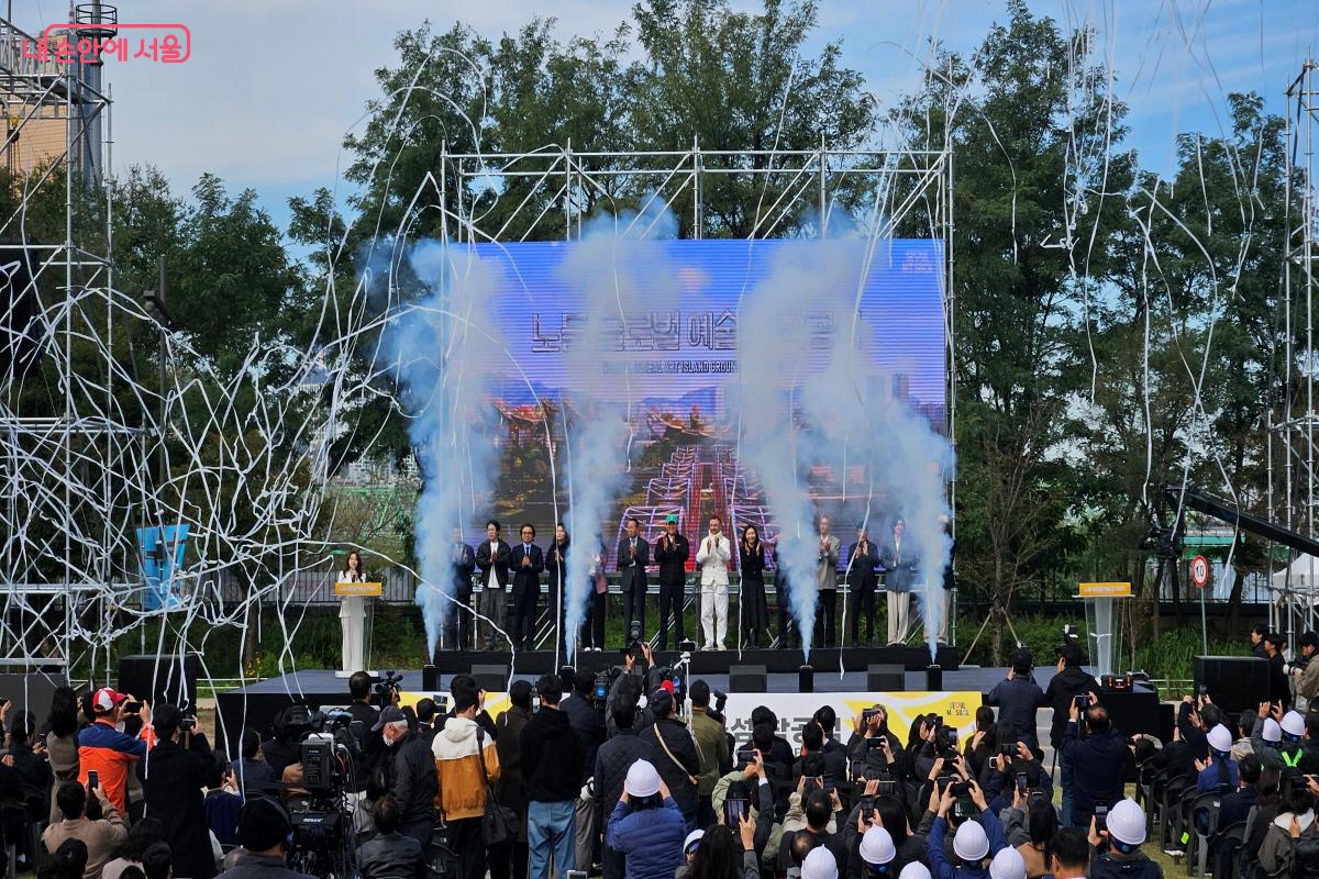 착공식은 ‘시민이 함께 만드는 노들섬’의 의미를 담은 퍼포먼스로 마무리됐다. ⓒ이선미