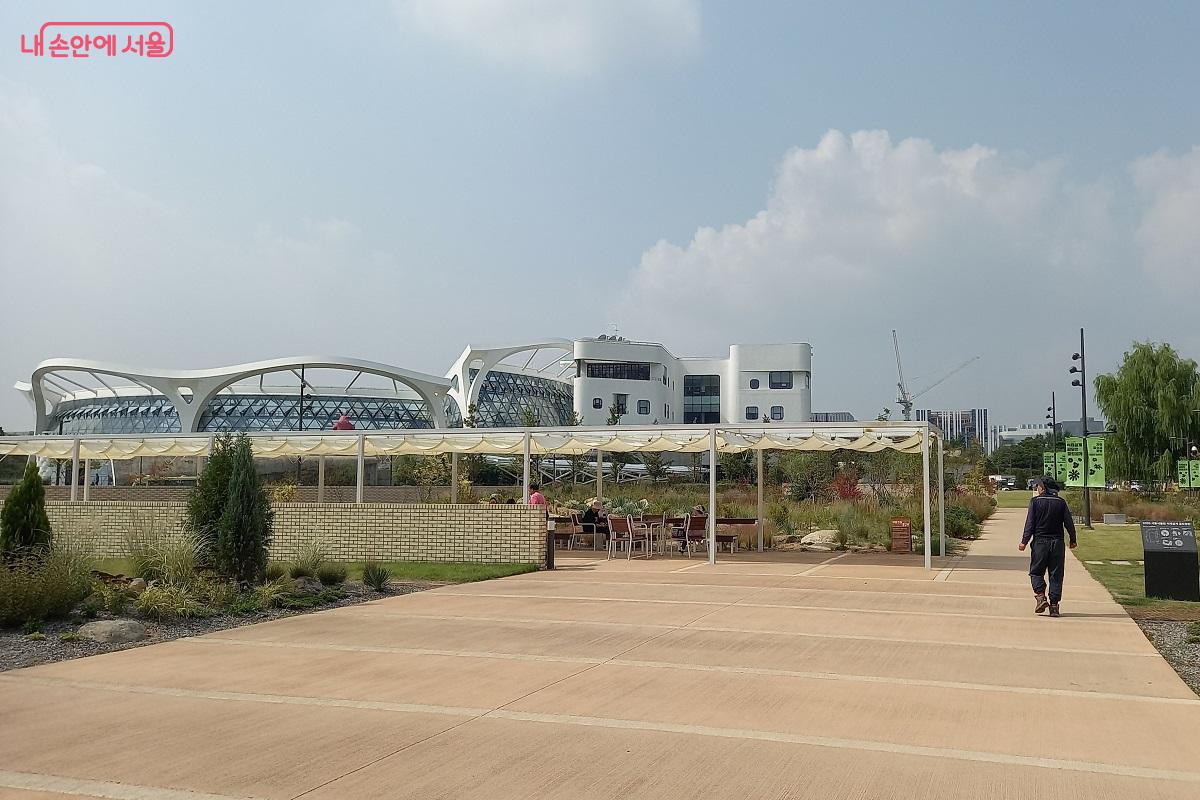 다채로운 구역 구성이 돋보이는 서울식물원 전경 ©박유진