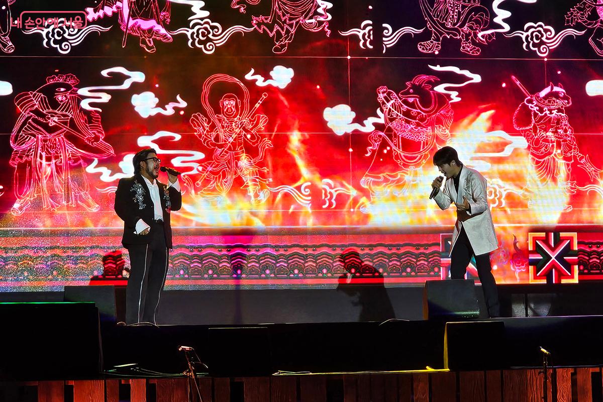 소리꾼 유태평양과 김수인이 선보인 <본색, 한국소리>는 우리의 전통 소리가 가진 강인함과 자유로움을 생생히 전해주었다. ©이혜숙