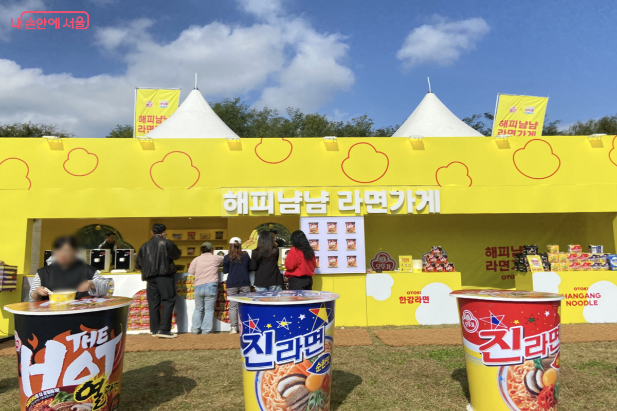 오뚜기에서 선보인 '해피냠냠 라면가게' 부스 ©김경선