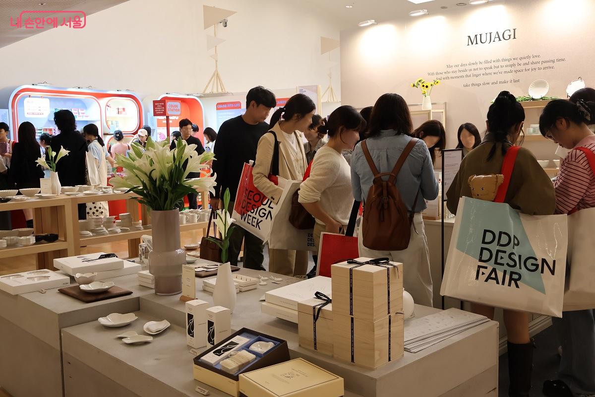 과장없이 담백한 아름다움을 추구하는 브랜드, MUJAGI ©이봉덕