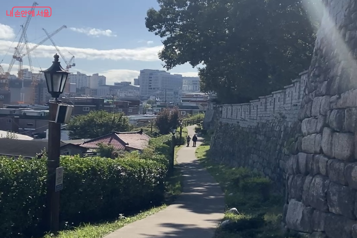 '낙산 1코스'에서 만난 성곽길 ©김경선