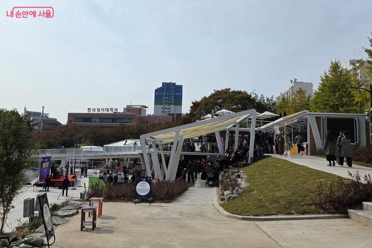 ‘서울형 수변감성도시 프로젝트’ 14번째 수변활력거점 공간이 조성됐다. ©김미선