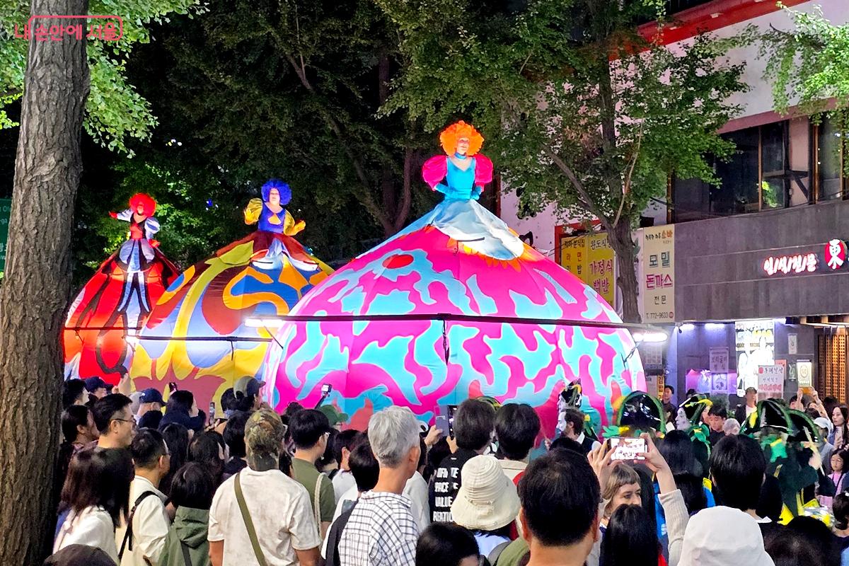 무교로를 지나는 행진 &copy;김윤경