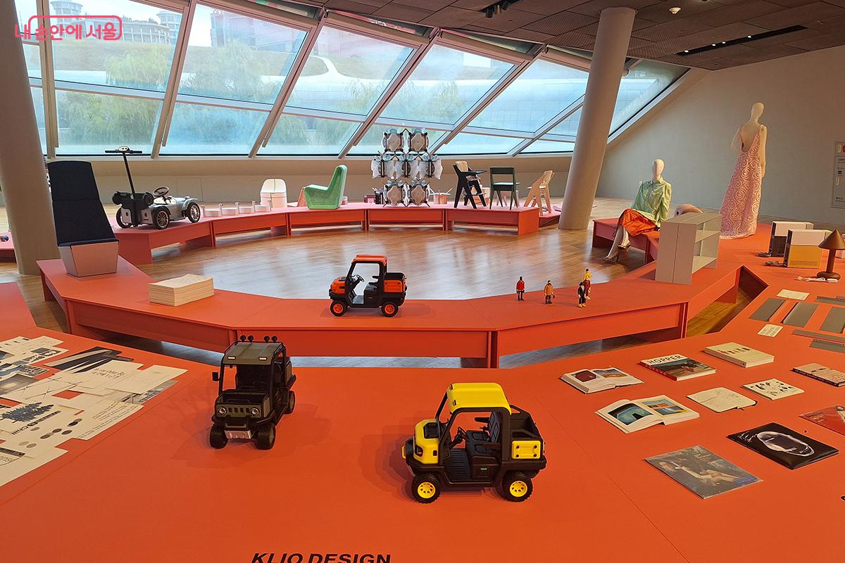 이간수문전시장에서는 다양한 산업 분야의 디자인 스튜디오 12곳이 산업 디자인의 전 과정을 공개하는 '어펜딕스' 전시가 열린다. ©백승훈