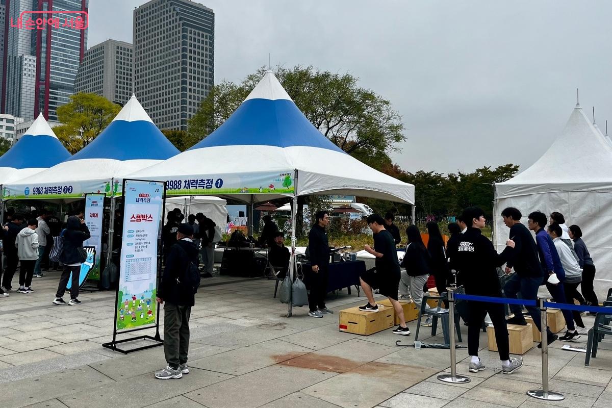 하나둘~ 하나둘~ 스텝박스 박자에 맞추어 ©신혜민