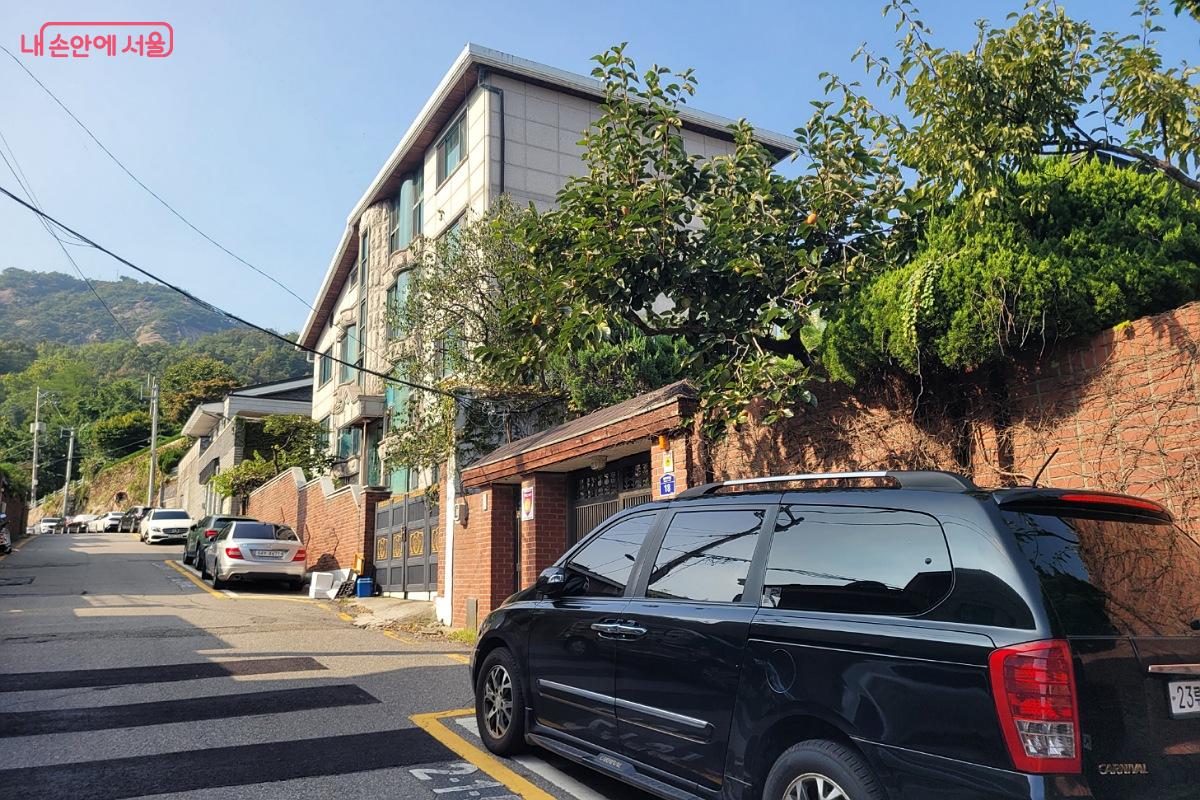 수성동 계곡으로 이르는 언덕길 ©박미선