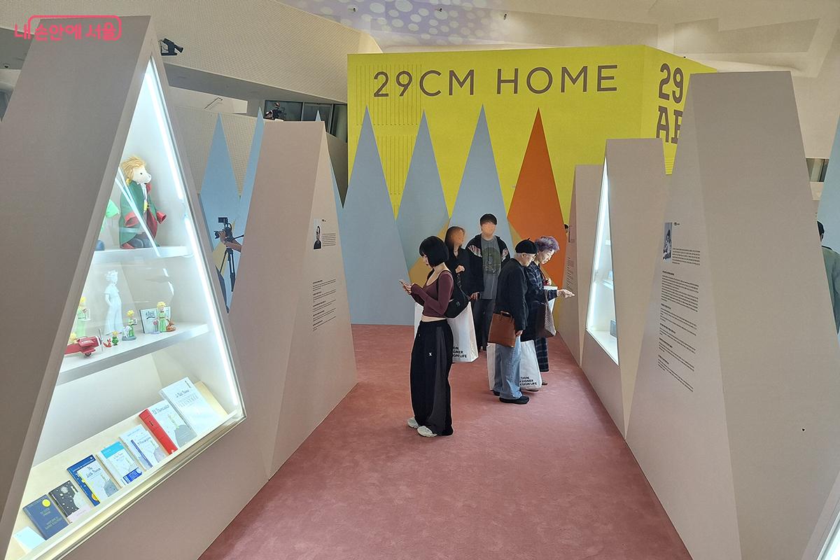 'DDP 디자인페어' 주제관에는 서울의 디자이너 10명이 각자의 취향을 담은 물건과 메시지로 디자인 라이프 서울의 의미를 말한다. ©이혜숙