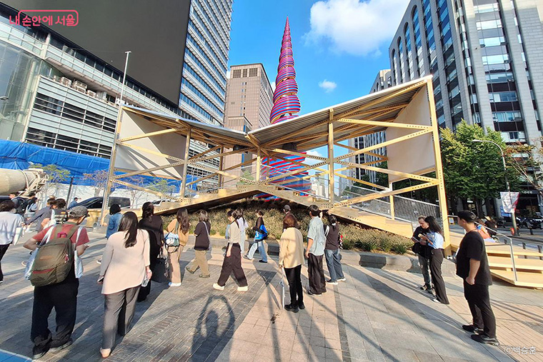 시선을 사로잡은 오브라 아키텍츠 건축사무소의 ‘커넥천 파빌리온’ 
