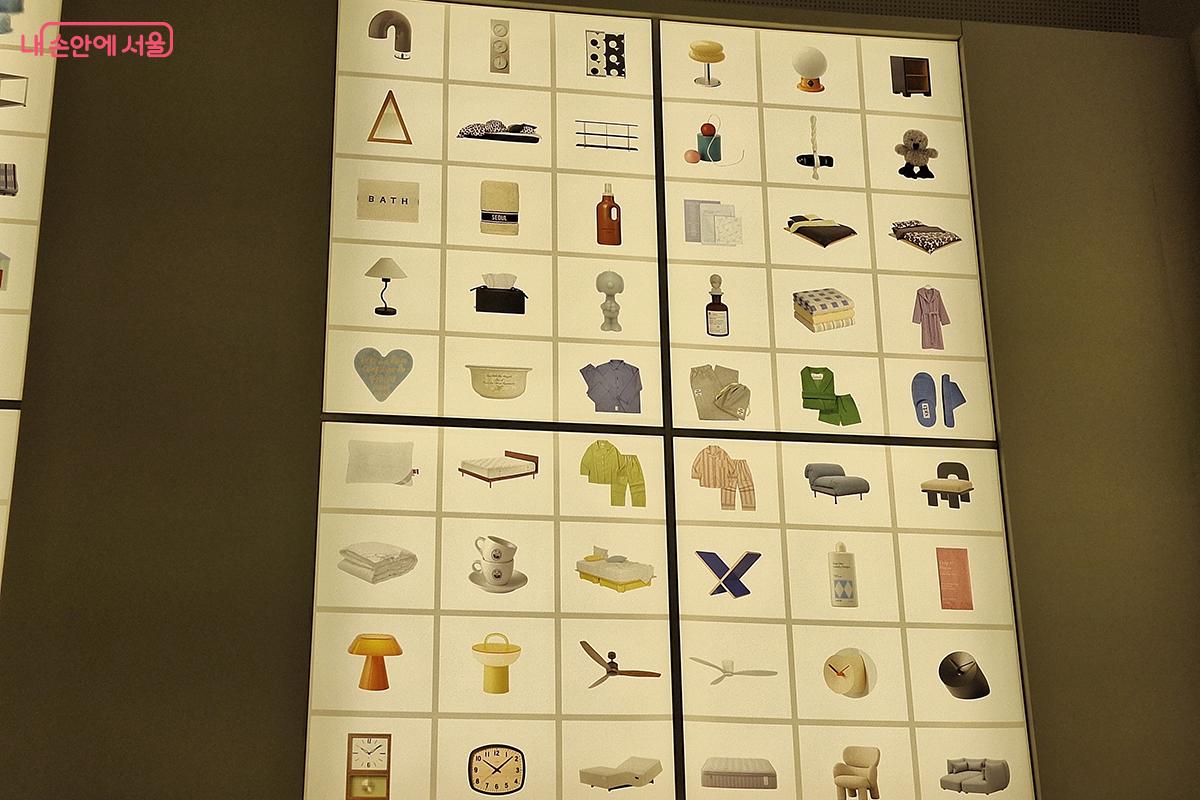 '29CM' 브랜드관 벽면에는 참가한 브랜드들이 4가지의 라이프스타일에 따라 전시되어 있다. ©백승훈