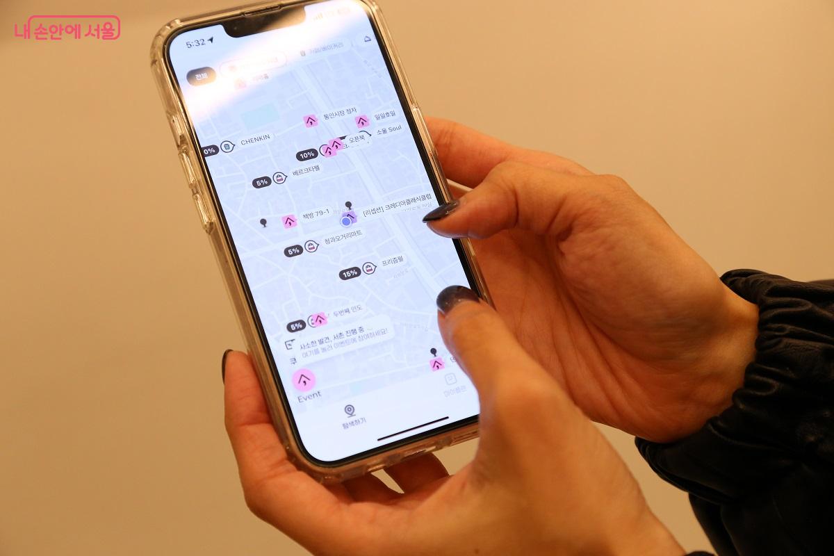 PLIN 앱을 다운로드 하면 '서촌브랜드위크' 행사 안내지도를 한눈에 볼 수 있다. ©허혜정