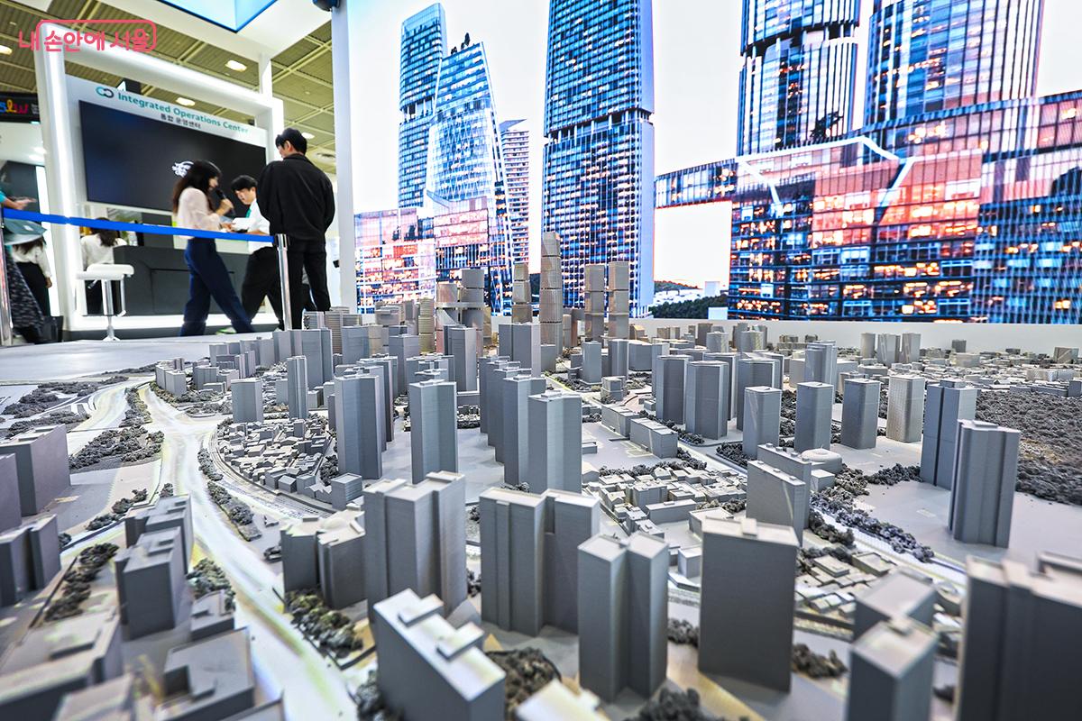 우리의 미래 모습을 보여주는 모형과 전시 공간 ©김주연