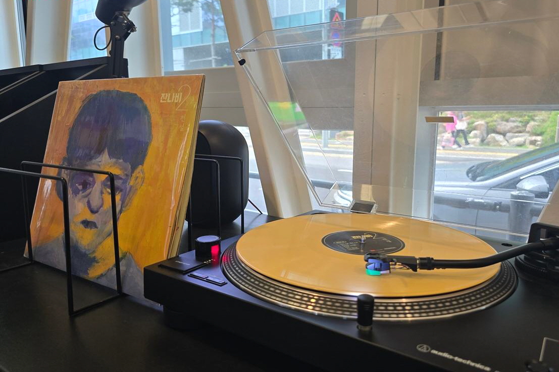 창동역 고가철도 아래, 무료 LP 감상실을 소개합니다! 'OPCD 바이닐'