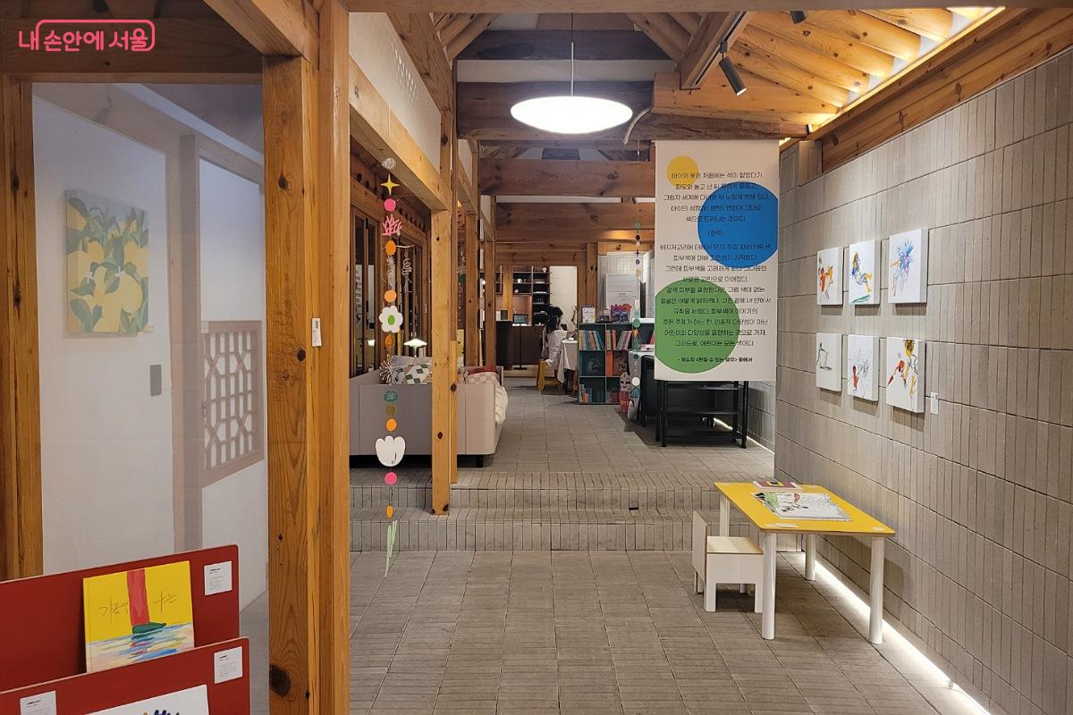 서촌라운지에서 열린 K-리빙 전시 <아이가 자라는 집> ©박미선 