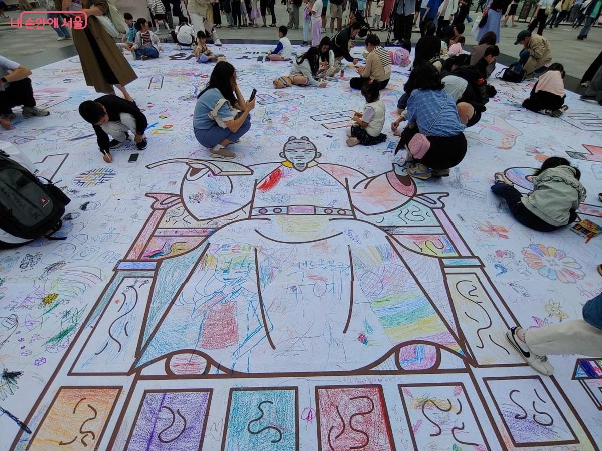 광화문광장 놀이마당에서 열린 ‘한글마당 낙서놀이’ ©김병규