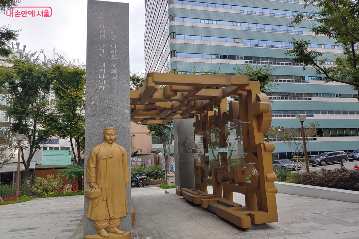 주시경 선생과 헐버트 박사의 인물을 기리는 상징 조형물 ©김병규