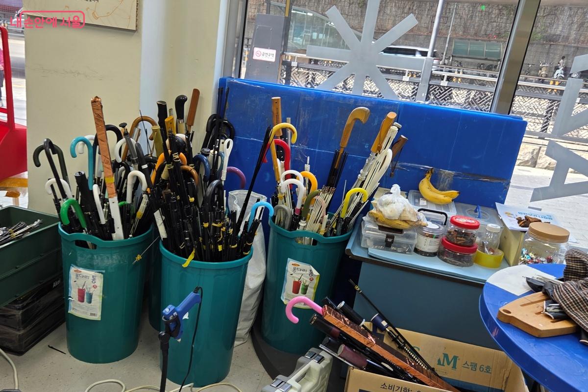 사용하지 않는 우산은 기부도 가능하다. ©김미선