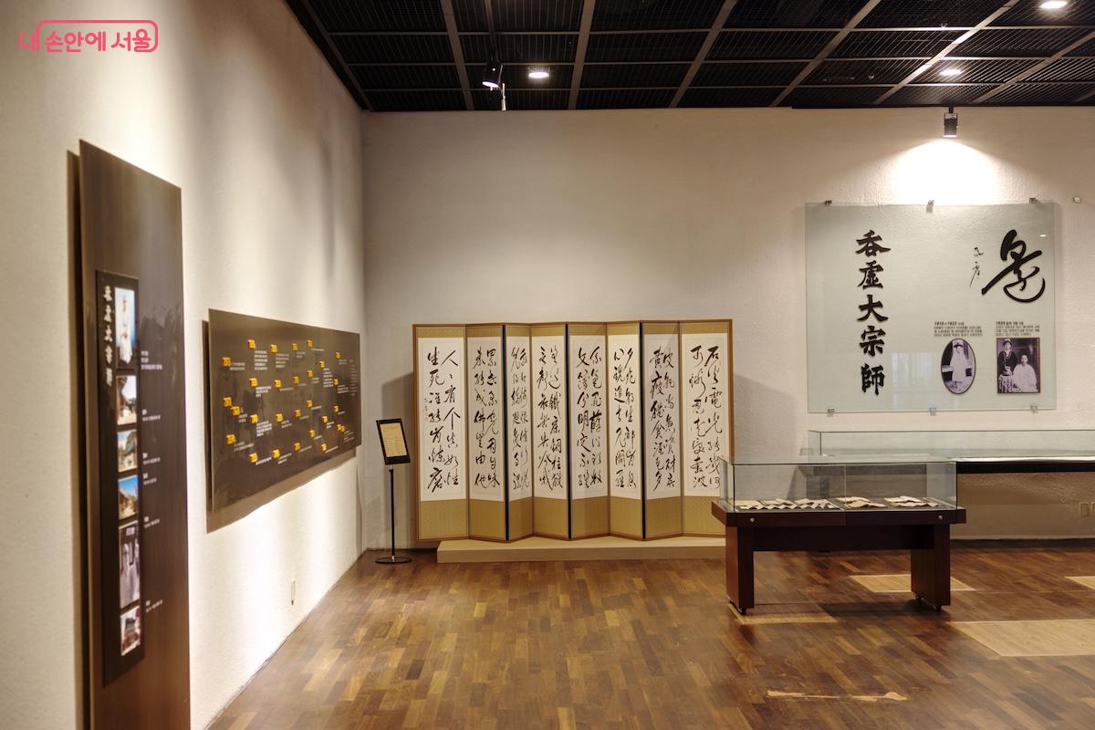 탄허 스님의 다양한 일대기와 업적 등을 관람할 수 있다