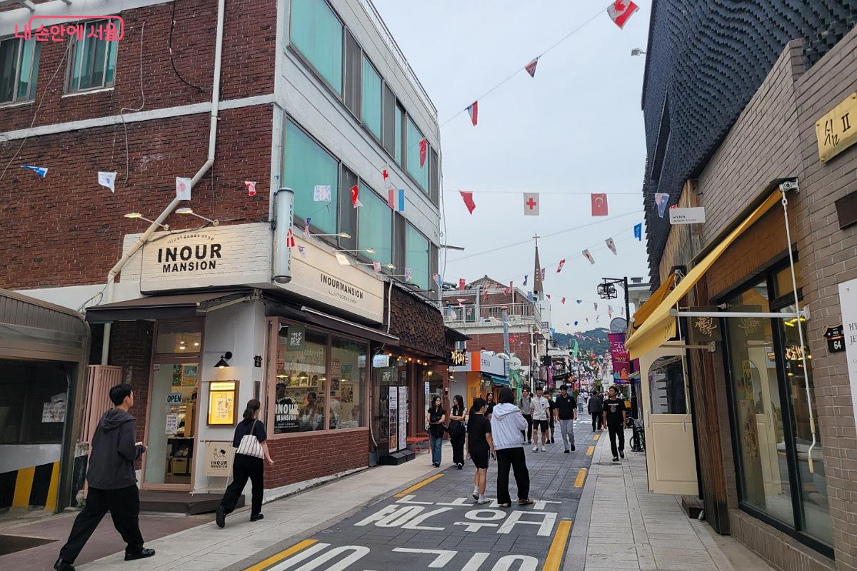 북촌의 중심을 가로지르는 계동길 ©박미선