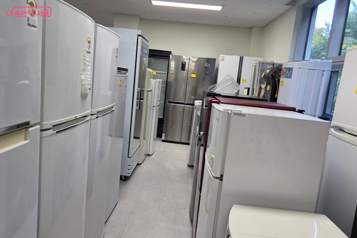 가구, 가전 등 새 재품 같은 중고 제품이 가득하다. ©김미선