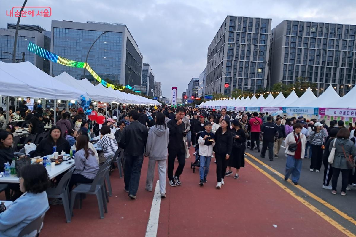 축제에 빠질 수 없는 먹거리 가득한 '푸드존' ©박승식