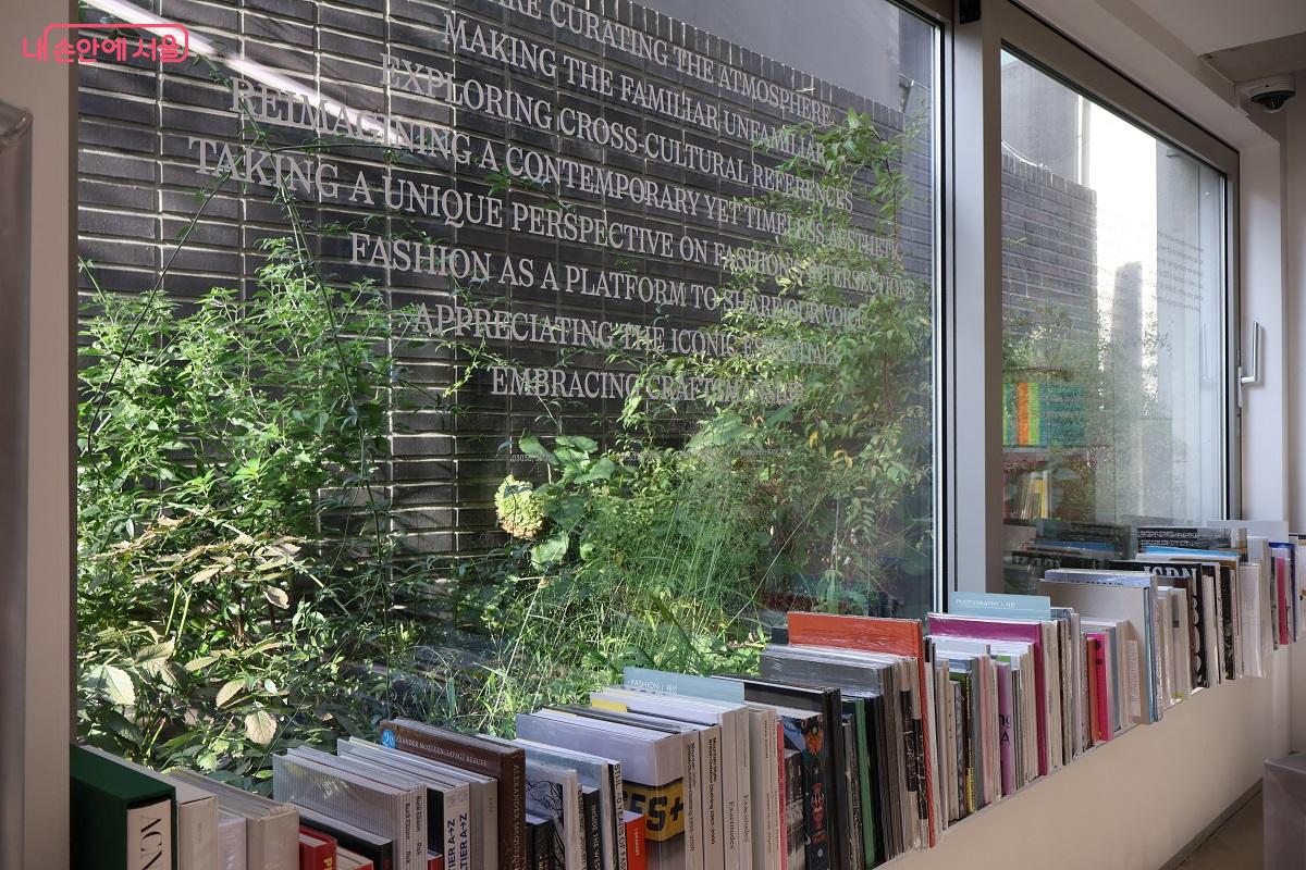 서촌을 걷다가 만난 아트북과 디자인 중심의 감성 서점 '더프레이즈 (THE PHRASE)' ©이봉덕