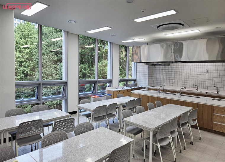 해든센터에는 쪽방상담소와 함께 요리실, 빨래방 등 편의시설이 운영된다.