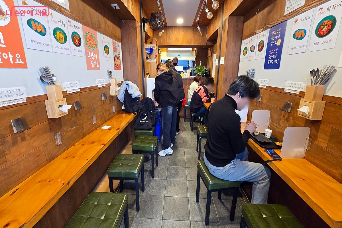 점심시간이 훌쩍 넘었는데도 사람이 꽤 있었다. ©김윤경