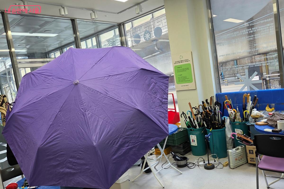 우산 수리가 완료되었다는 안내 문자를 받고 기일 내 수령했다. ©김미선