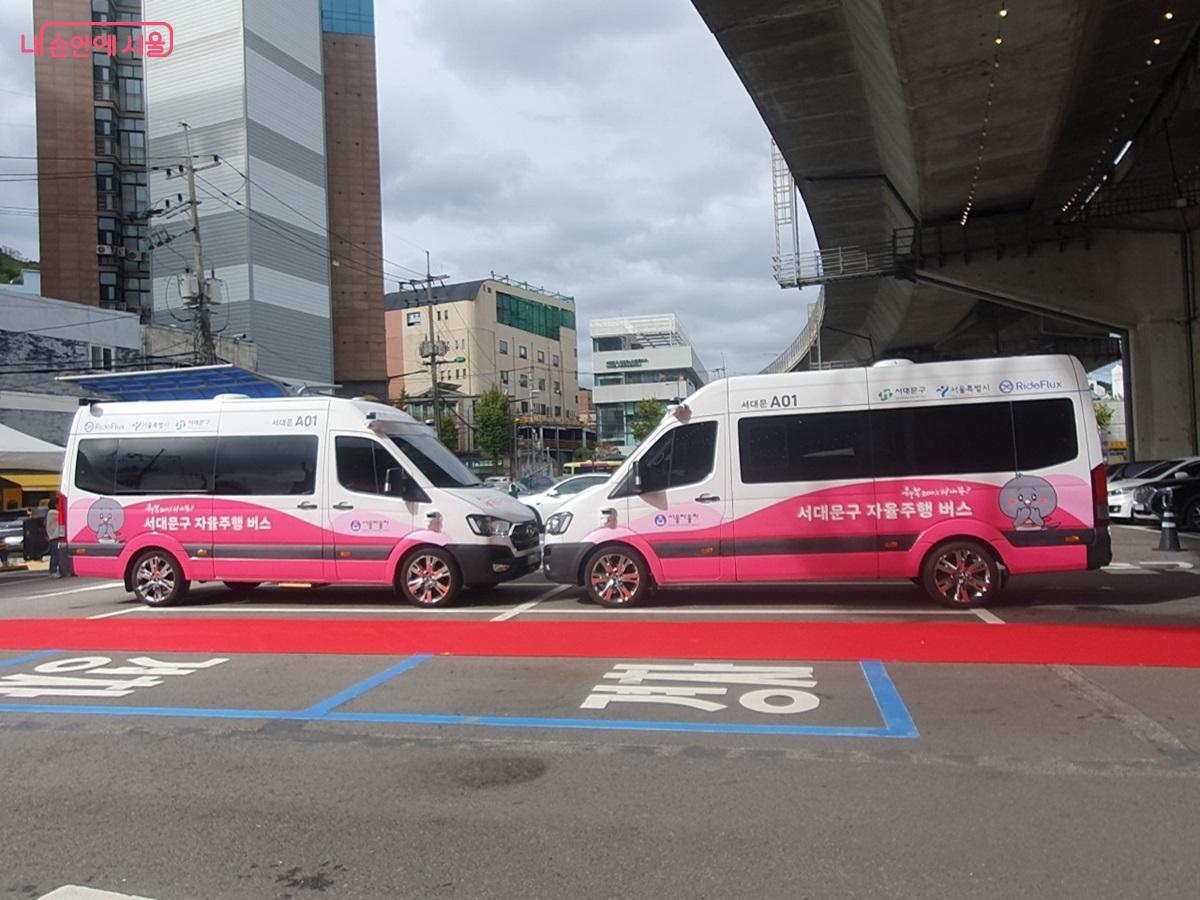 서대문구 자율주행 마을버스 '서대문A01'은 12인승으로 하루 14회 순회한다. ©엄윤주