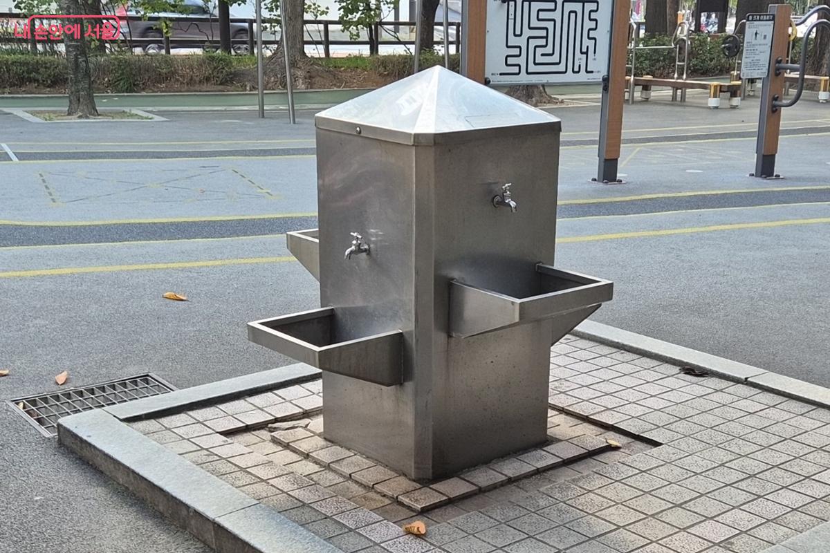 편의시설 중 하나로 음수대가 설치되어 있다. ©송수연