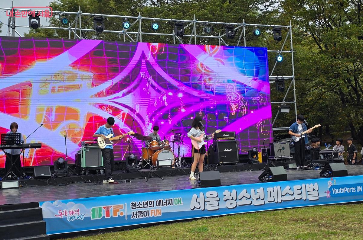 청소년 밴드 공연이 펼쳐졌다. ©조성희