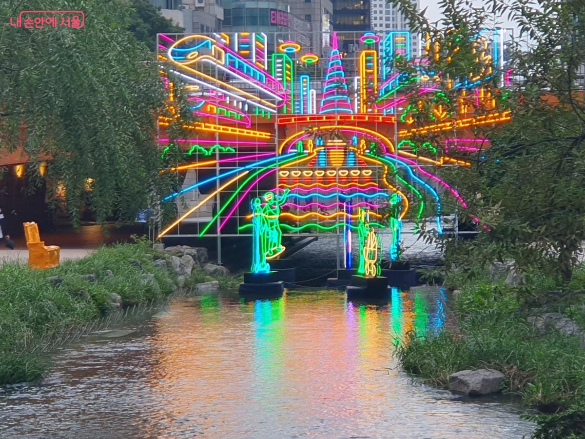 청계천의 미래, 서울빛초롱축제 특별전 작품 <청계의 빛> ©엄윤주