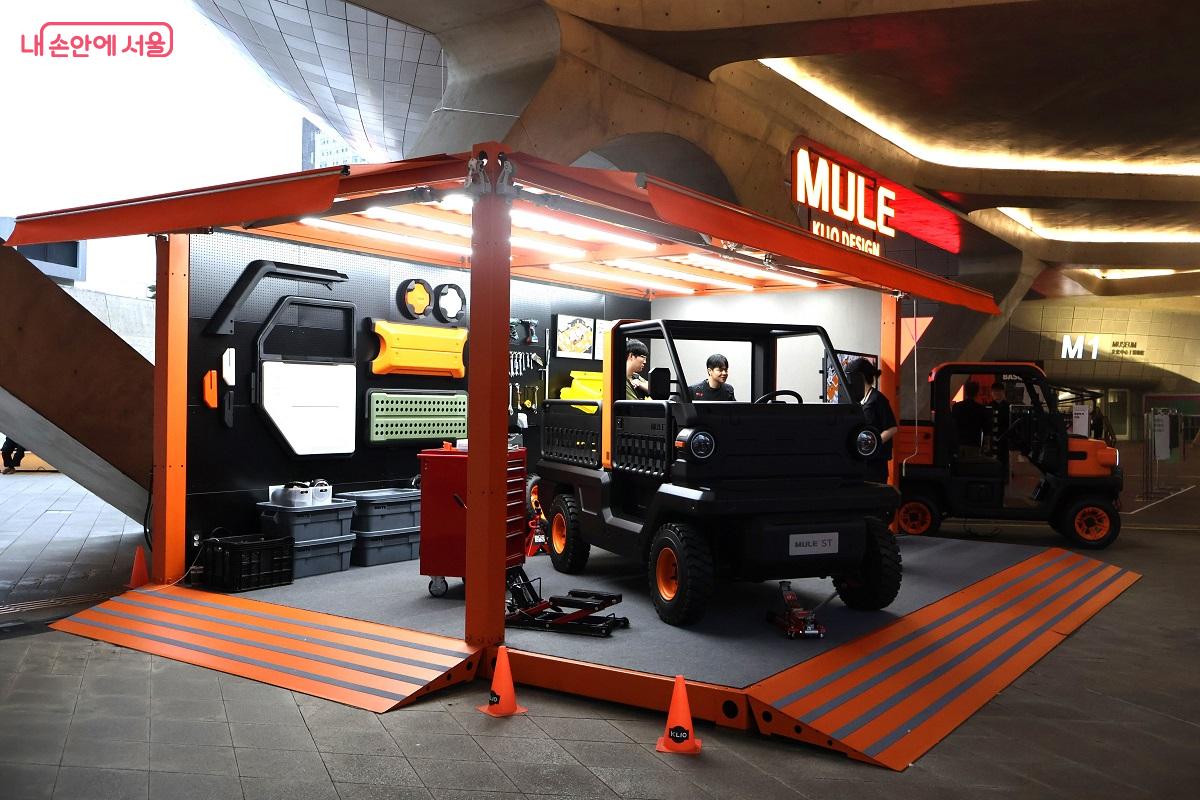 패션디자인위크 팝업 전시, 클리오 디자인 제품, MULE. 시민 참여 이벤트가 진행되고 있다. ©이봉덕