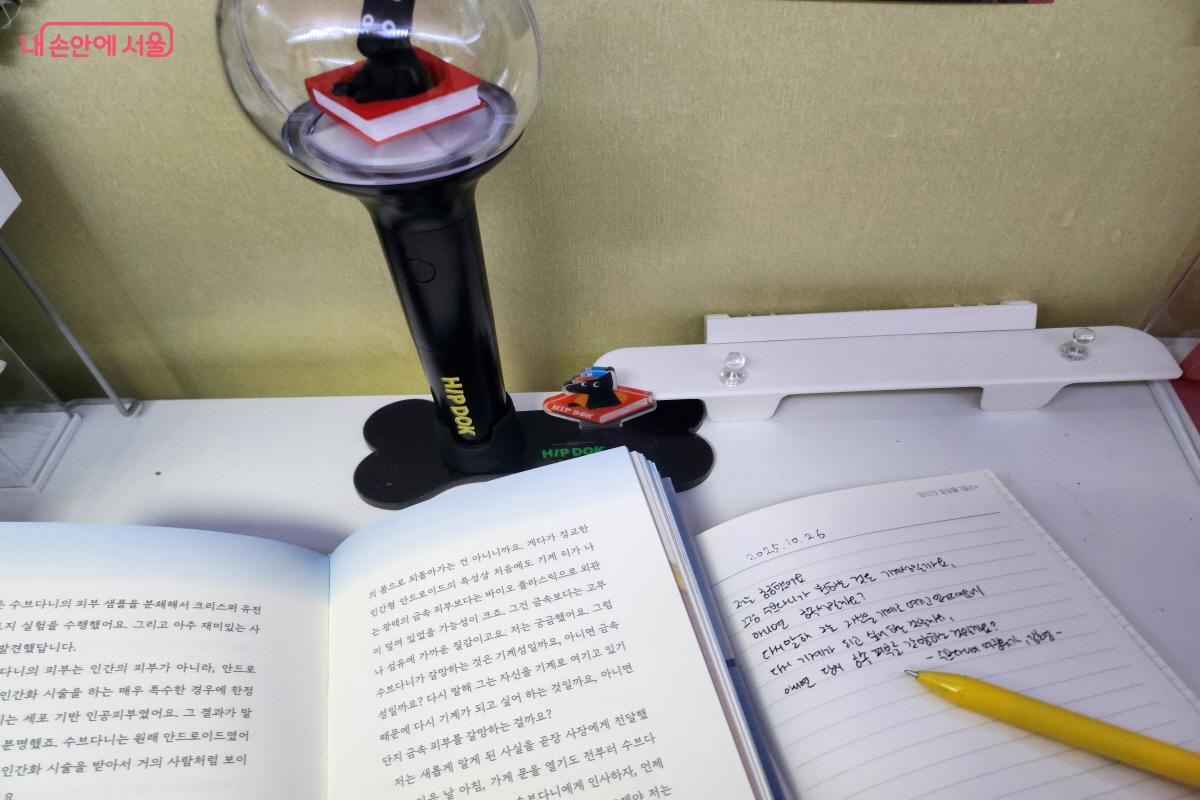 좋아하는 책을 오랜만에 꺼내 좋아했던 문구를 적는 '필사 챌린지'를 했다. ©염지연