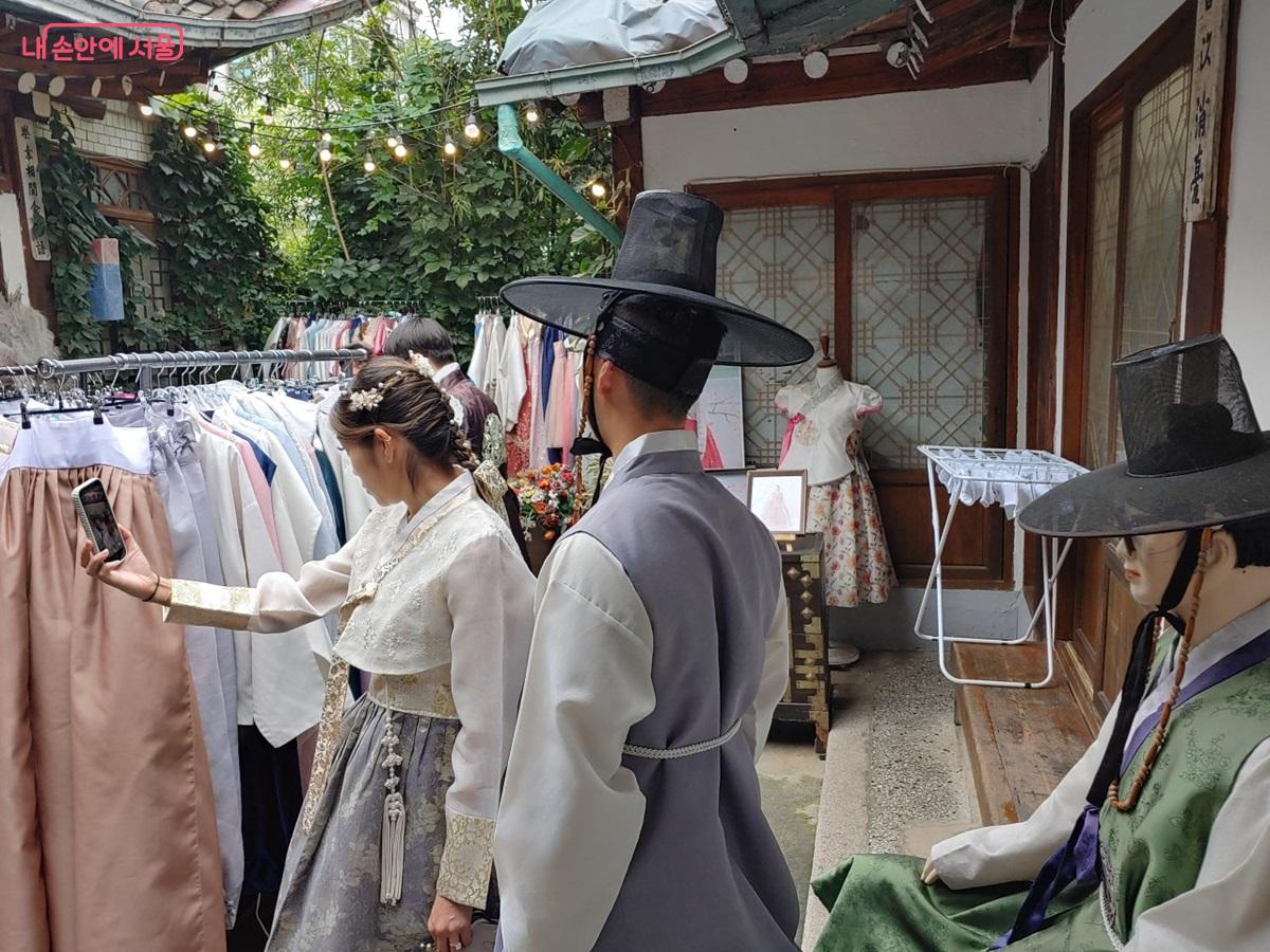 애니메이션 영화 <케이팝 데몬 헌터스>의 인기로 최근 우리 전통 '갓'에 대한 관심이 뜨겁다. ©엄윤주